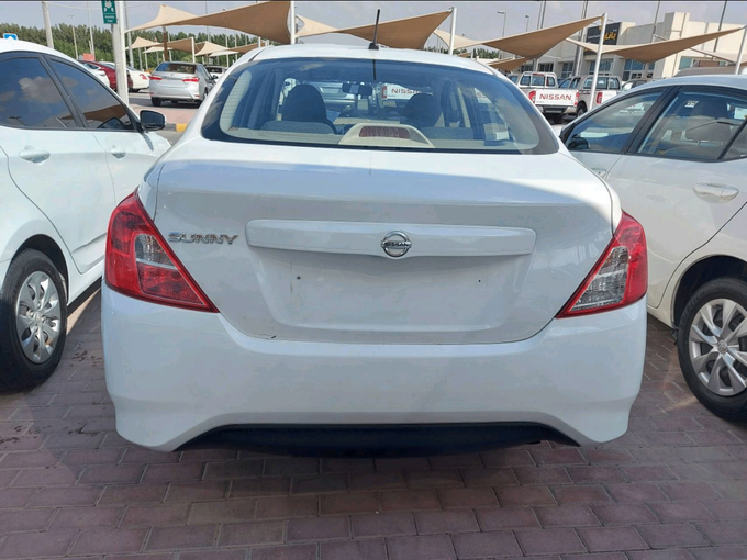 Подержанный Nissan Sunny N17 Рестайлинг, 1.5 л, 2016 в Шардже от Alhamoor Used Cars Белый цвет. GCC | AUTO.AE