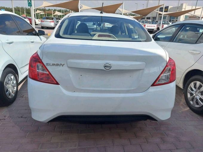 Подержанный Nissan Sunny N17 Рестайлинг, 1.5 л, 2017 в Шардже от Alhamoor Used Cars Белый цвет. GCC | AUTO.AE