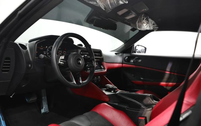 Подержанный Nissan Z, 3.0 л, 2024 в Шардже от Al Qassem Cars Trading Серый цвет. GCC | AUTO.AE