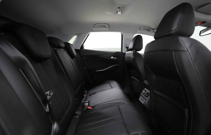 Новый Opel Grandland X I, 1.6 л, 2024 в Шардже от Al Qassem Cars Trading Серебристый цвет. GCC | AUTO.AE