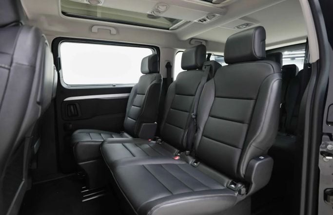 Новый Opel Zafira Life I, 2.0 л, 2024 в Шардже от Al Qassem Cars Trading Черный цвет. GCC | AUTO.AE
