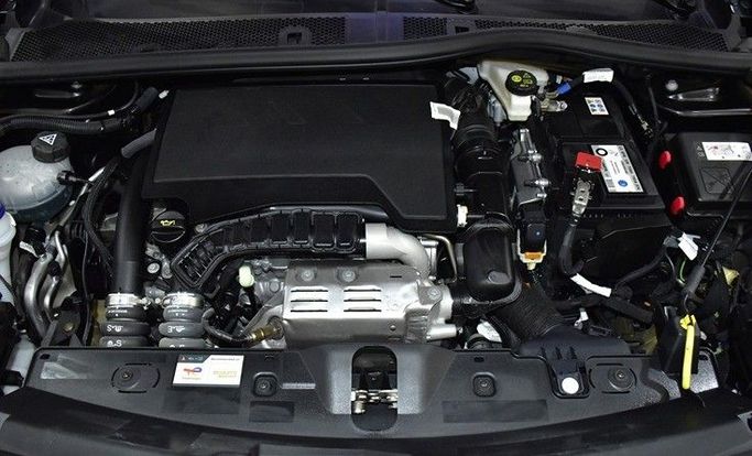 Новый Peugeot 2008 II Рестайлинг, 1.2 л, 2025 в Шардже от Honey Gidosha Used Cars Tr. Черный цвет.  | AUTO.AE