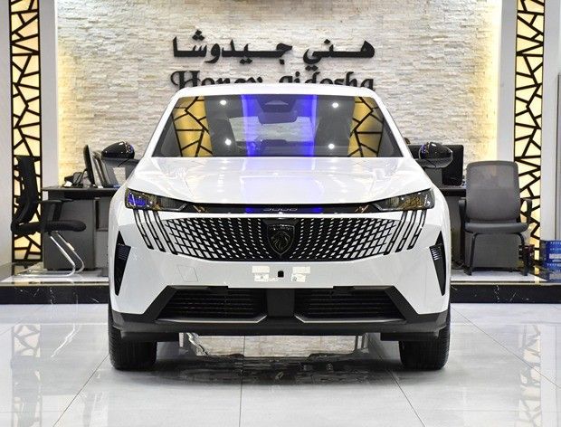 Новый Peugeot 3008 III, 1.2 л, 2025 в Шардже от Honey Gidosha Used Cars Tr. Белый цвет.  | AUTO.AE