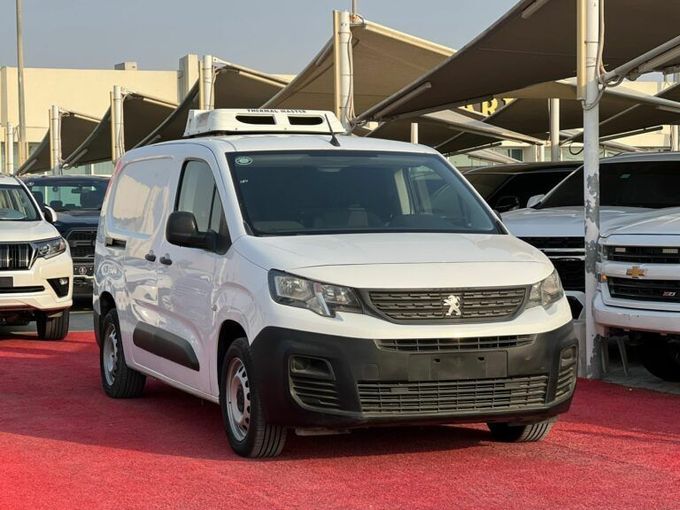 New Peugeot Partner III, 1.6 l, 2022 in Sharjah by Al Aram Cars, White color. GCC Specs | AUTO.AE