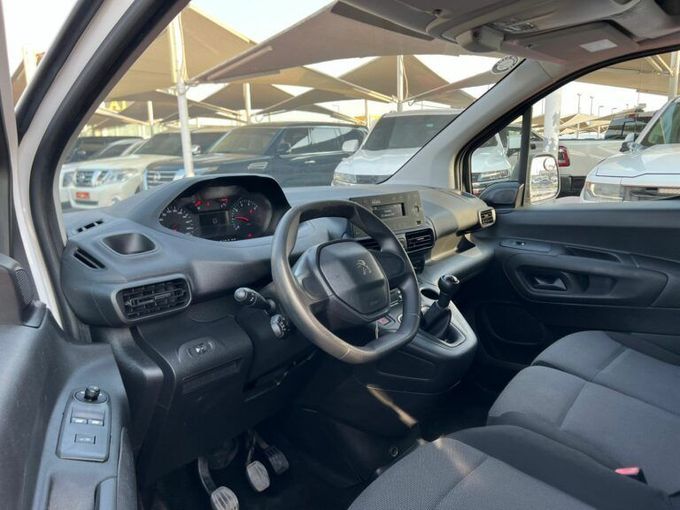 New Peugeot Partner III, 1.6 l, 2022 in Sharjah by Al Aram Cars, White color. GCC Specs | AUTO.AE