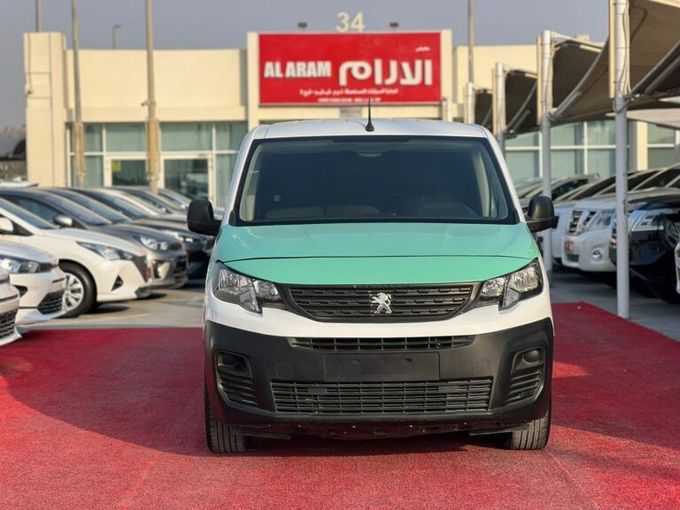 New Peugeot Partner III, 1.6 l, 2022 in Sharjah by Al Aram Cars, White color. GCC Specs | AUTO.AE