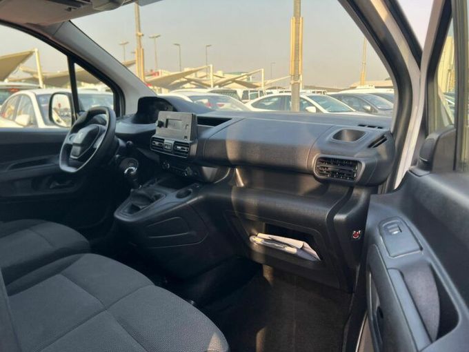 New Peugeot Partner III, 1.6 l, 2022 in Sharjah by Al Aram Cars, White color. GCC Specs | AUTO.AE