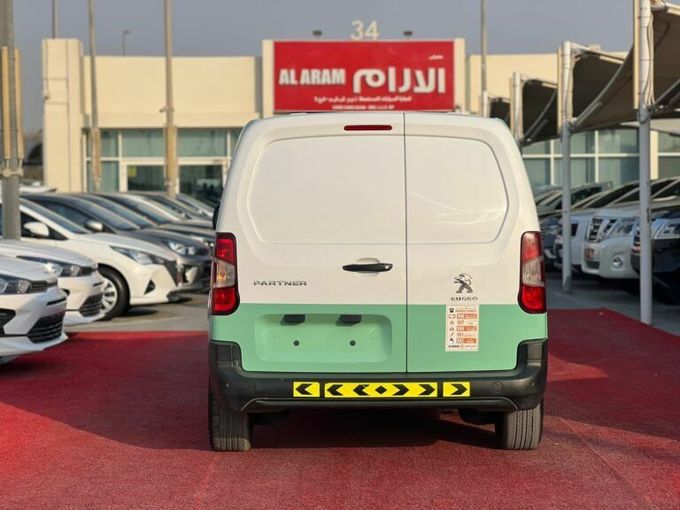 New Peugeot Partner III, 1.6 l, 2022 in Sharjah by Al Aram Cars, White color. GCC Specs | AUTO.AE
