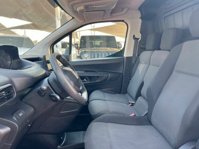 New Peugeot Partner III, 1.6 l, 2022 in Sharjah by Al Aram Cars, White color. GCC Specs | AUTO.AE