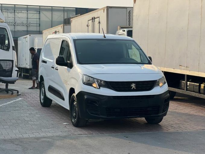 New Peugeot Partner III, 1.6 l, 2022 in Sharjah by Al Aram Cars, White color. GCC Specs | AUTO.AE