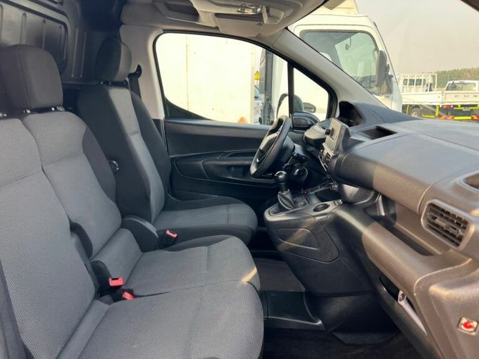 New Peugeot Partner III, 1.6 l, 2022 in Sharjah by Al Aram Cars, White color. GCC Specs | AUTO.AE