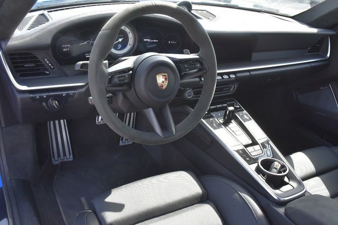 مستعملة Porsche 911 Turbo VIII (992), 3.7 l, 2023 في في الشارقة من Alfaris Used Cars، اللون أزرق.  | AUTO.AE