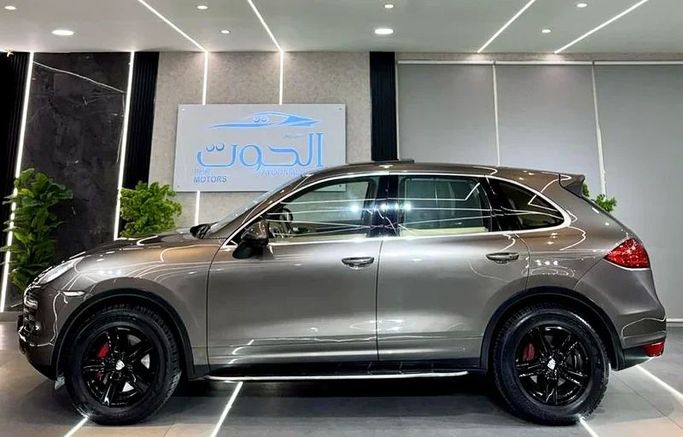 Used Porsche Cayenne S II (958), 4.8 l, 2012 in Sharjah by Ayoon Alhoot Motors, Brown color. GCC Specs | AUTO.AE