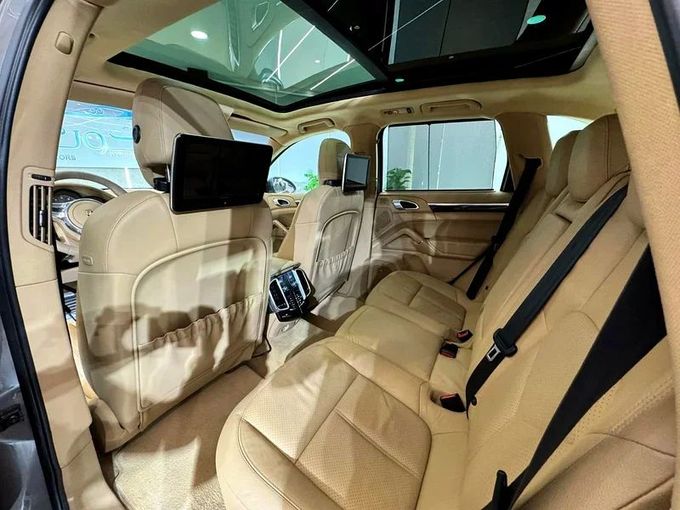 Used Porsche Cayenne S II (958), 4.8 l, 2012 in Sharjah by Ayoon Alhoot Motors, Brown color. GCC Specs | AUTO.AE