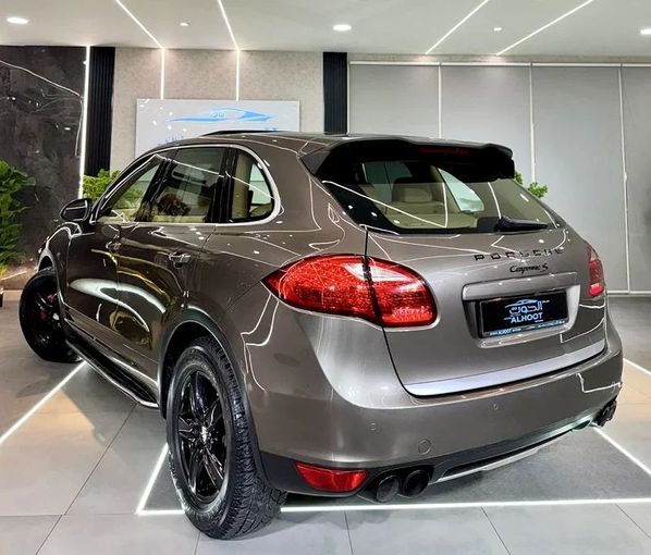 Used Porsche Cayenne S II (958), 4.8 l, 2012 in Sharjah by Ayoon Alhoot Motors, Brown color. GCC Specs | AUTO.AE