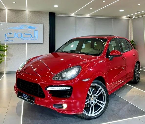 Подержанный Porsche Cayenne GTS II Рестайлинг (958), 3.6 л, 2014 в Шардже от Ayoon Alhoot Motors Красный цвет. GCC | AUTO.AE