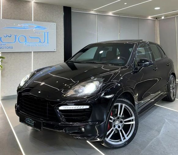 Подержанный Porsche Cayenne GTS II Рестайлинг (958), 3.6 л, 2014 в Шардже от Ayoon Alhoot Motors Черный цвет. GCC | AUTO.AE