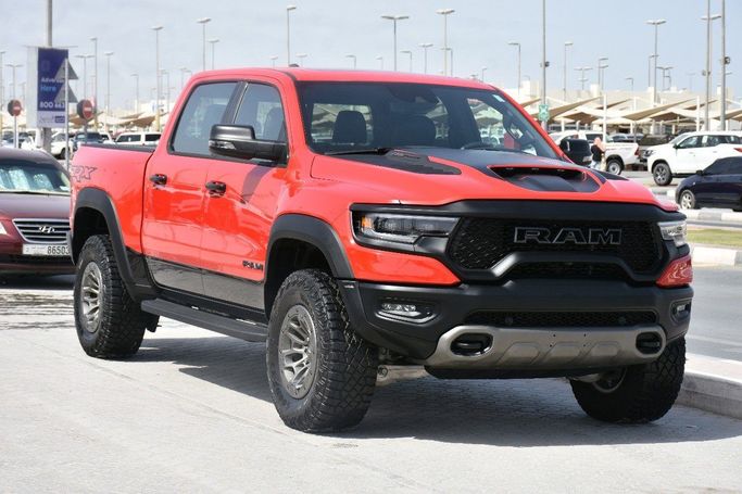 Подержанный RAM 1500 Crew Cab TRX V, 6.2 л, 2024 в Шардже от Alfaris Used Cars Красный цвет.  | AUTO.AE