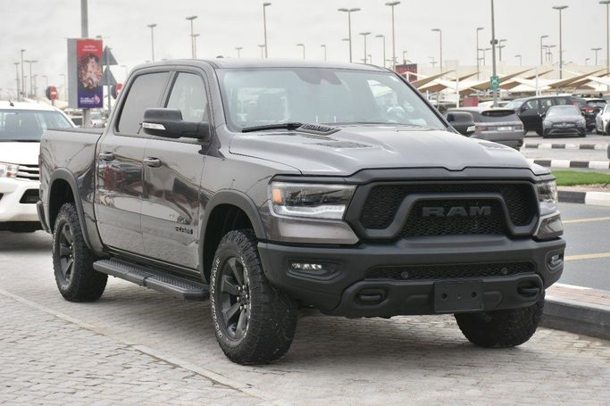 Подержанный RAM 1500 Quad Cab eTorque V, 5.7 л, 2022 в Шардже от Alfaris Used Cars Серый цвет.  | AUTO.AE