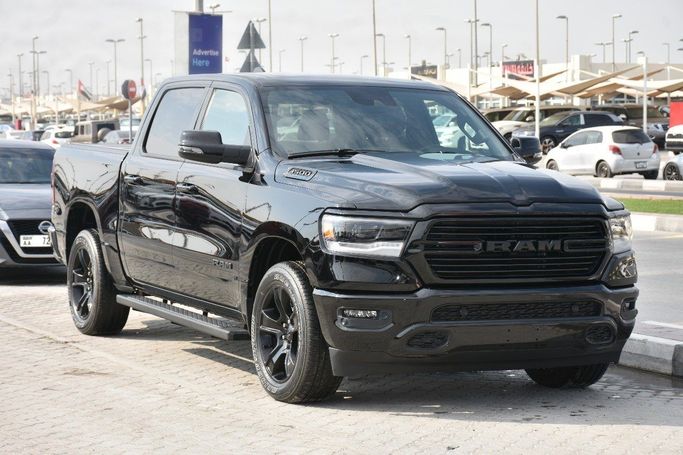 Подержанный RAM 1500 Quad Cab eTorque V, 5.7 л, 2023 в Шардже от Alfaris Used Cars Черный цвет.  | AUTO.AE