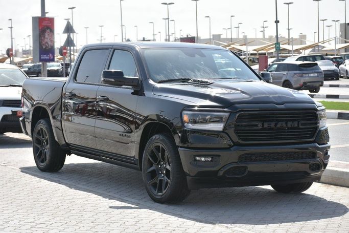 Подержанный RAM 1500 Quad Cab eTorque V, 5.7 л, 2023 в Шардже от Alfaris Used Cars Черный цвет.  | AUTO.AE