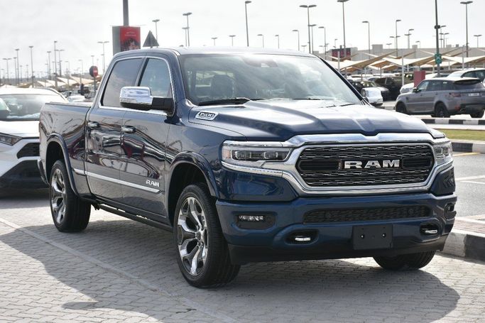 Подержанный RAM 1500 Quad Cab eTorque V, 5.7 л, 2022 в Шардже от Alfaris Used Cars Синий цвет.  | AUTO.AE