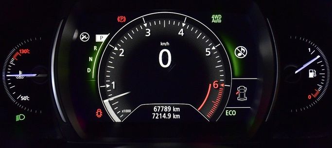 Подержанный Renault Koleos II Рестайлинг, 2.5 л, 2022 в Шардже от Honey Gidosha Used Cars Tr. Серебристый цвет.  | AUTO.AE