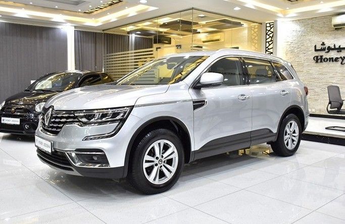 Подержанный Renault Koleos II Рестайлинг, 2.5 л, 2022 в Шардже от Honey Gidosha Used Cars Tr. Серебристый цвет.  | AUTO.AE