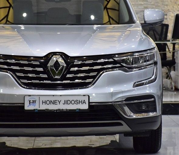 Подержанный Renault Koleos II Рестайлинг, 2.5 л, 2022 в Шардже от Honey Gidosha Used Cars Tr. Серебристый цвет.  | AUTO.AE