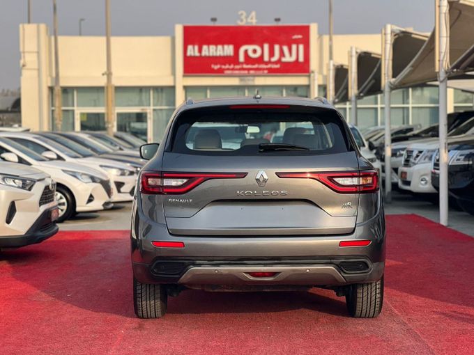 Подержанный Renault Koleos II Рестайлинг, 2.5 л, 2022 в Шардже от Al Aram Cars Серый цвет. GCC | AUTO.AE