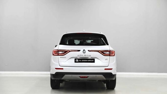 Подержанный Renault Koleos II Рестайлинг, 2.5 л, 2023 в Шардже от Al Qassem Cars Trading Белый цвет. GCC | AUTO.AE
