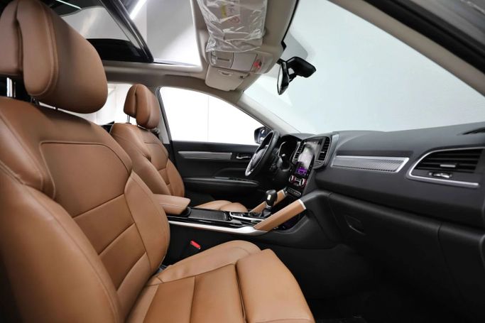 Подержанный Renault Koleos II Рестайлинг, 2.5 л, 2023 в Шардже от Al Qassem Cars Trading Серый цвет. GCC | AUTO.AE