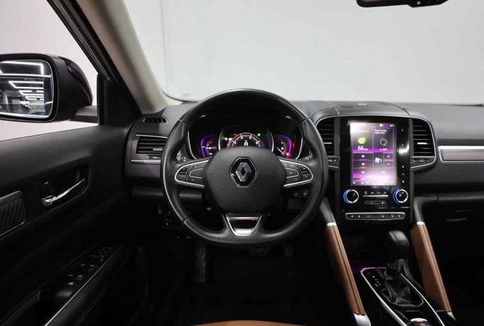 Подержанный Renault Koleos II Рестайлинг, 2.5 л, 2023 в Шардже от Al Qassem Cars Trading Серый цвет. GCC | AUTO.AE