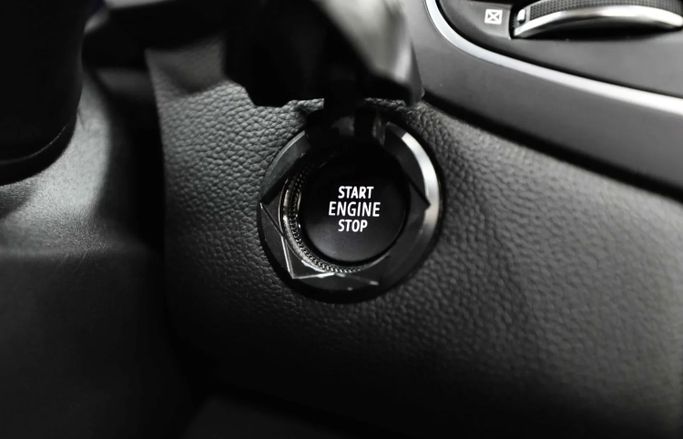 Подержанный Renault Megane RS IV, 1.8 л, 2023 в Шардже от Al Qassem Cars Trading Желтый цвет. GCC | AUTO.AE