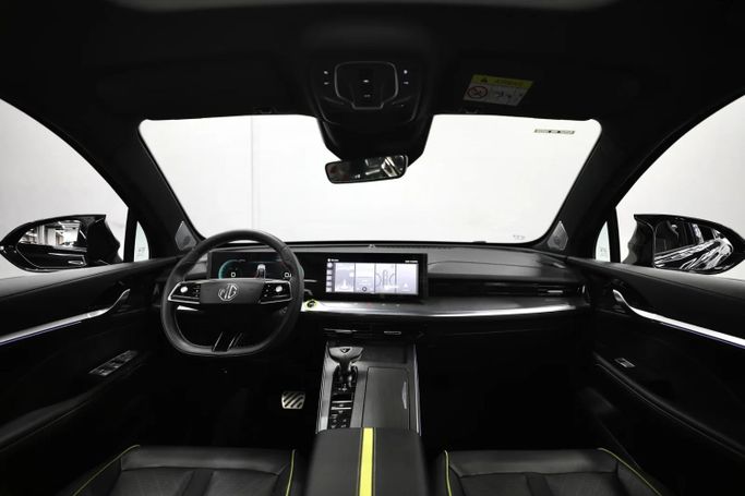 Подержанный Roewe Whale, 2.0 л, 2023 в Шардже от Al Qassem Cars Trading Черный цвет. GCC | AUTO.AE