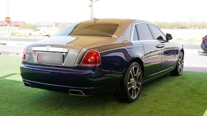 Подержанный Rolls-Royce Ghost I Рестайлинг (Series II), 6.6 л, 2016 в Шардже от Abo Saif Синий цвет. GCC | AUTO.AE