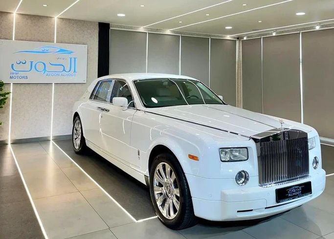 Подержанный Rolls-Royce Phantom VII, 6.7 л, 2004 в Шардже от Ayoon Alhoot Motors Белый цвет. GCC | AUTO.AE