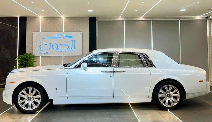 Used Rolls-Royce Phantom VII, 6.7 l, 2004 in Sharjah by Ayoon Alhoot Motors, White color. GCC Specs | AUTO.AE