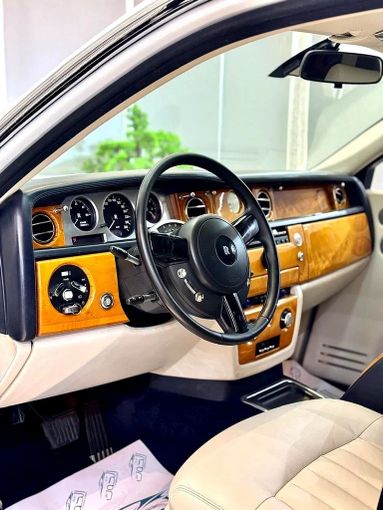 Used Rolls-Royce Phantom VII, 6.7 l, 2004 in Sharjah by Ayoon Alhoot Motors, White color. GCC Specs | AUTO.AE