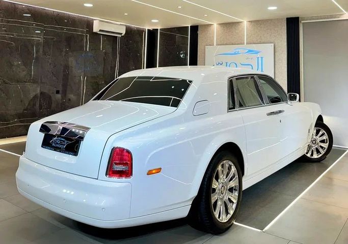 Used Rolls-Royce Phantom VII, 6.7 l, 2004 in Sharjah by Ayoon Alhoot Motors, White color. GCC Specs | AUTO.AE
