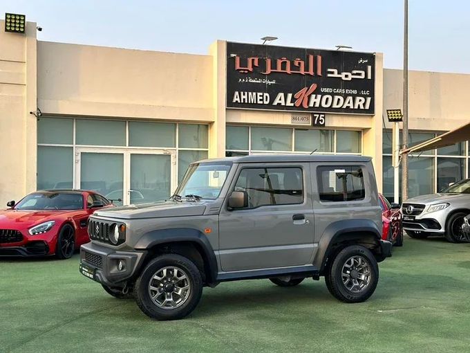 Подержанный Suzuki Jimny IV, 1.5 л, 2023 в Шардже от Ahmad alkhodari Motors Серый цвет. GCC | AUTO.AE