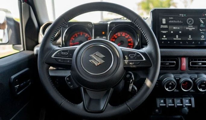 Новый Suzuki Jimny IV, 1.5 л, 2024 в Шардже от Nour Alnukhba Motors Зеленый цвет. Other | AUTO.AE