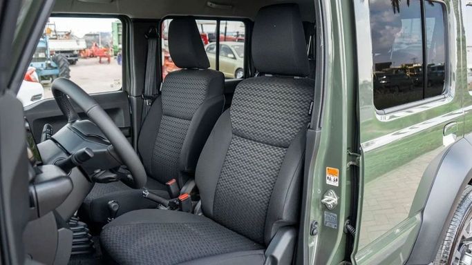 Новый Suzuki Jimny IV, 1.5 л, 2024 в Шардже от Nour Alnukhba Motors Зеленый цвет. Other | AUTO.AE