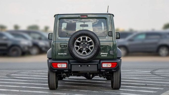 Новый Suzuki Jimny IV, 1.5 л, 2024 в Шардже от Nour Alnukhba Motors Зеленый цвет. Other | AUTO.AE