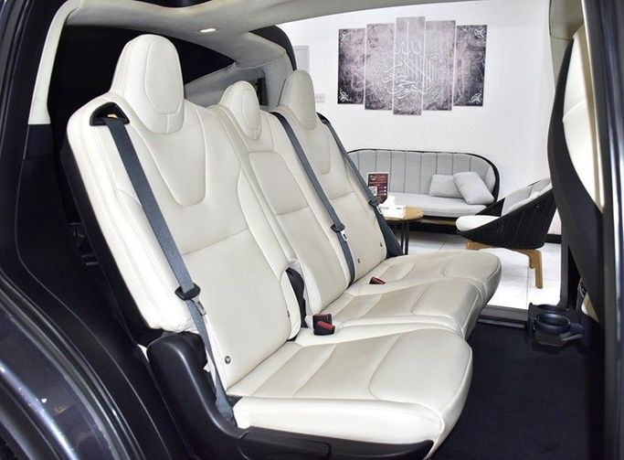Used Tesla Model X Long Range I, 2019 in Sharjah by Honey Gidosha Used Cars Tr., Grey color.  | AUTO.AE