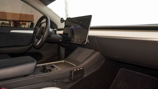 Подержанный Tesla Model Y Standart I, 2023 в Шардже от Abo Saif Синий цвет. Американская | AUTO.AE