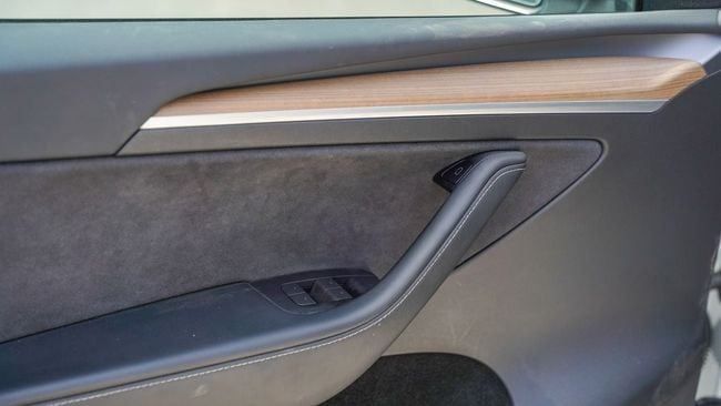 Used Tesla Model Y Performance I, 2023 in Sharjah by Alnujoom Al Malakiah Used Cars, White color. American Specs | AUTO.AE
