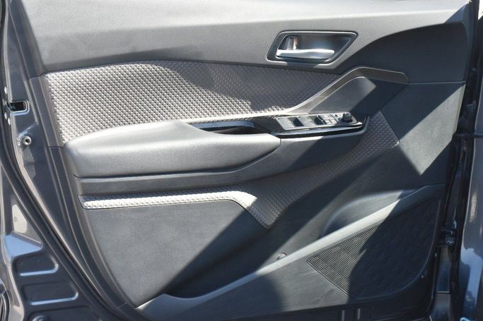 جديدة Toyota C-HR I تجميل الوجه, 1.2 l, 2022 في في الشارقة من Alfaris Used Cars، اللون رمادي.  | AUTO.AE