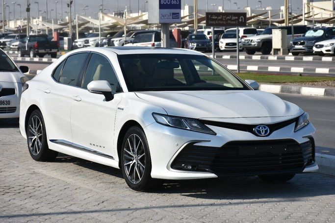 Подержанный Toyota Camry IX (XV80) China Market, 2.0 л, 2023 в Шардже от Alfaris Used Cars Белый цвет.  | AUTO.AE