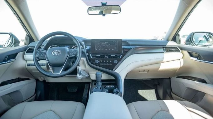 New Toyota Camry VIII (XV70) Facelift, 2.5 l, 2023 in Sharjah by Nour Alnukhba Motors, Silver color. GCC Specs | AUTO.AE